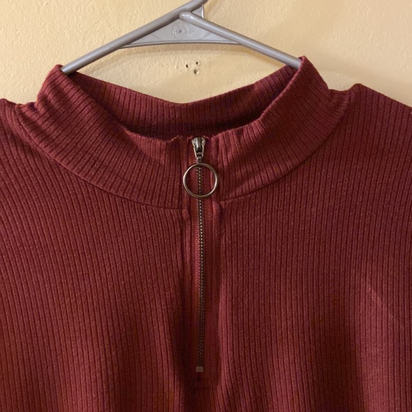 Rust short sleeve zippered top - size medium - NWOT - Picture 4 of 9